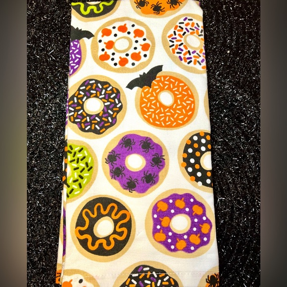 Set of 2 Halloween Doughnuts Kitchen Towels Iced in Spooky Colors Bats Spiders - Picture 1 of 12